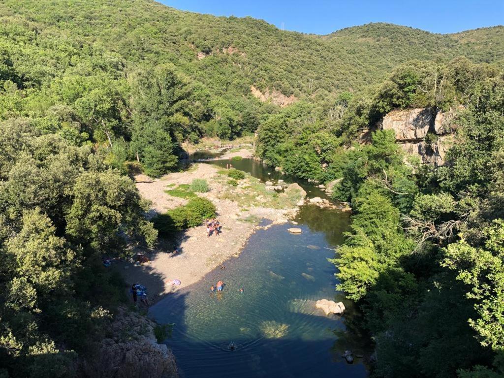 فندق La Tour De L'Ange Hérépian المظهر الخارجي الصورة